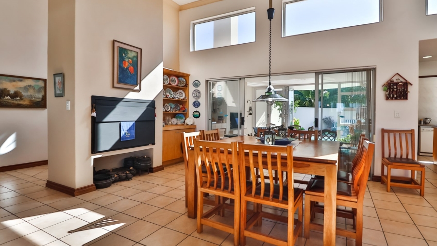 5 Bedroom Property for Sale in Stilbaai Wes Western Cape